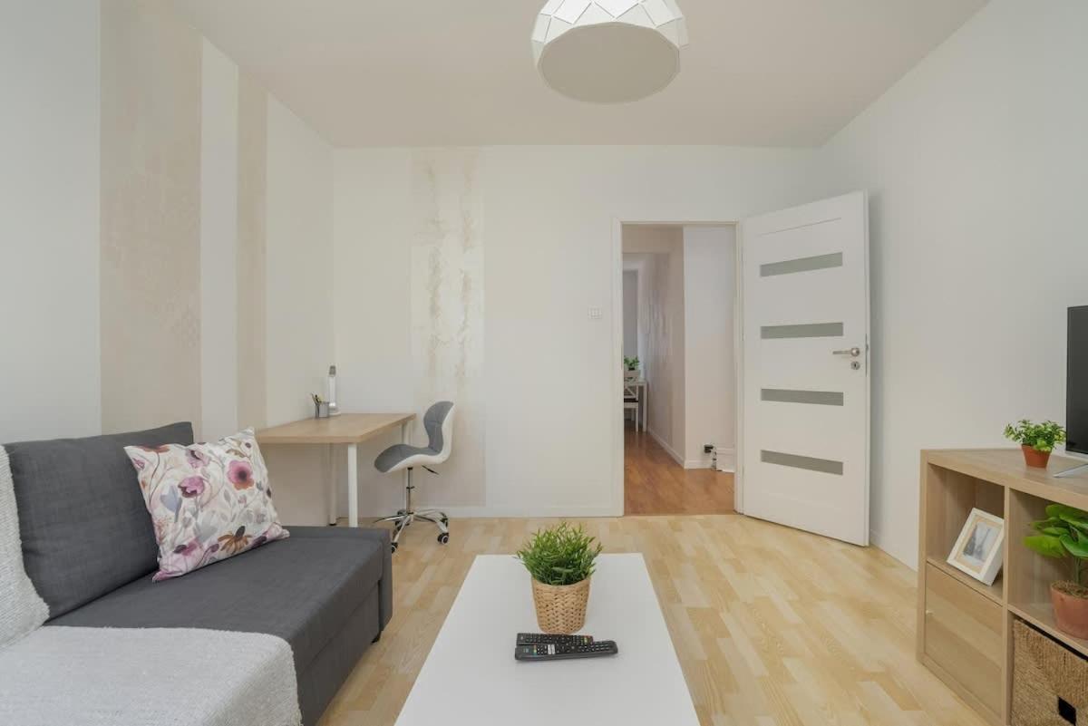 Cozy Remote Work By Renters